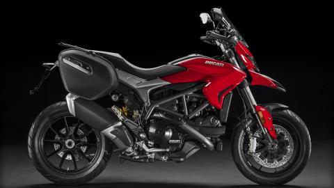 2016 Ducati Hyperstrada 939 in Medford, Massachusetts