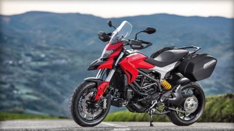 2016 Ducati Hyperstrada 939 in Medford, Massachusetts