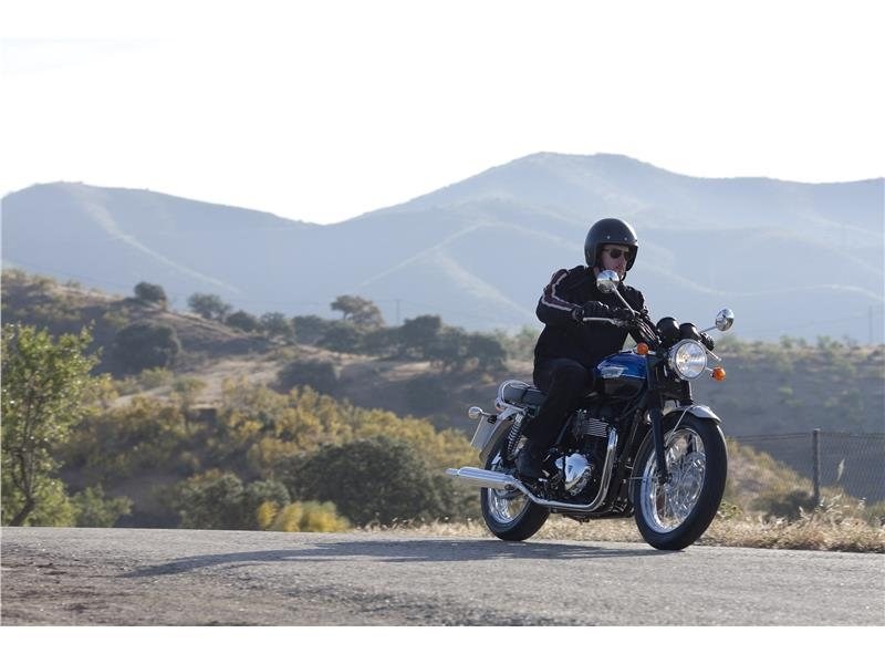 2015 Triumph Bonneville T100 in Medford, Massachusetts