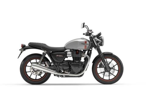 2016 Triumph Street Twin in Medford, Massachusetts