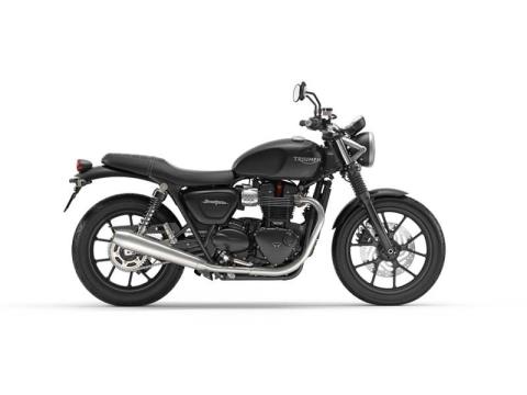 2016 Triumph Street Twin in Medford, Massachusetts
