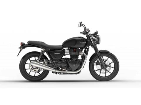 2016 Triumph Street Twin in Medford, Massachusetts