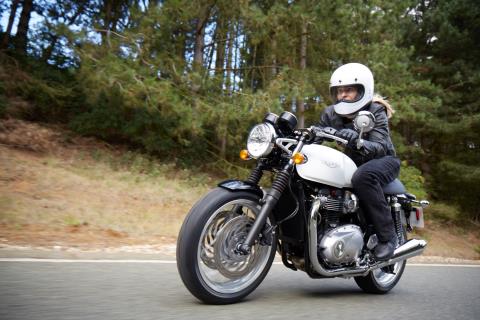 2016 Triumph Thruxton 1200 in Medford, Massachusetts